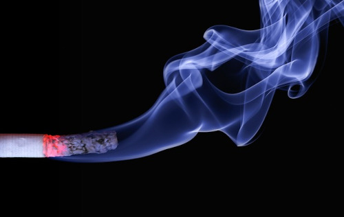 tupakan savussa on syöpää aiheuttavia aineita.